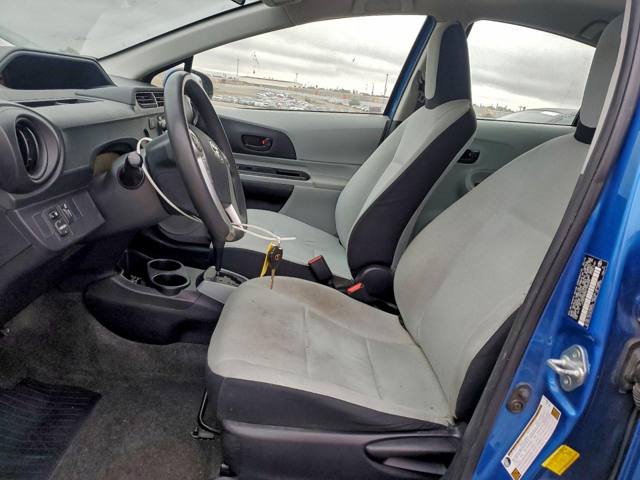 2013 TOYOTA PRIUS C photo 19
