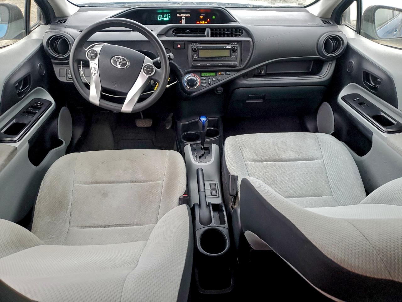 2013 TOYOTA PRIUS C photo 22