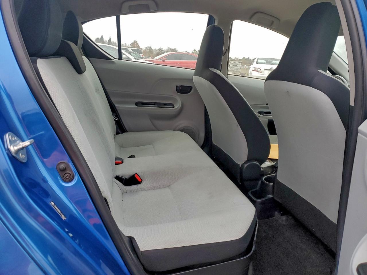2013 TOYOTA PRIUS C photo 28