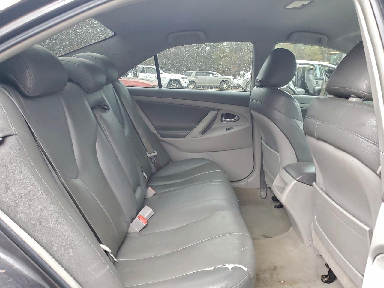 2011 TOYOTA CAMRY BASE photo 19