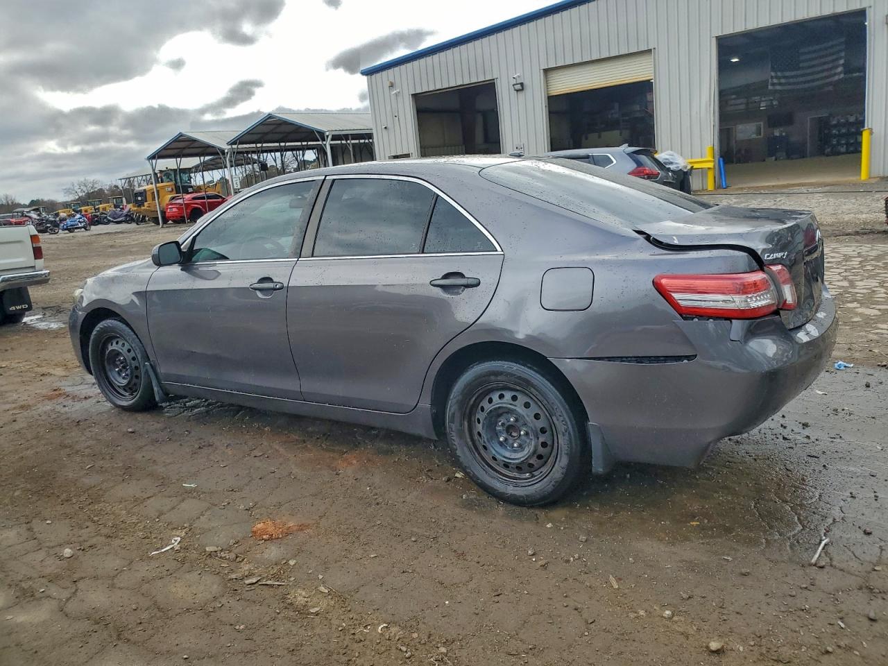 2011 TOYOTA CAMRY BASE photo 3