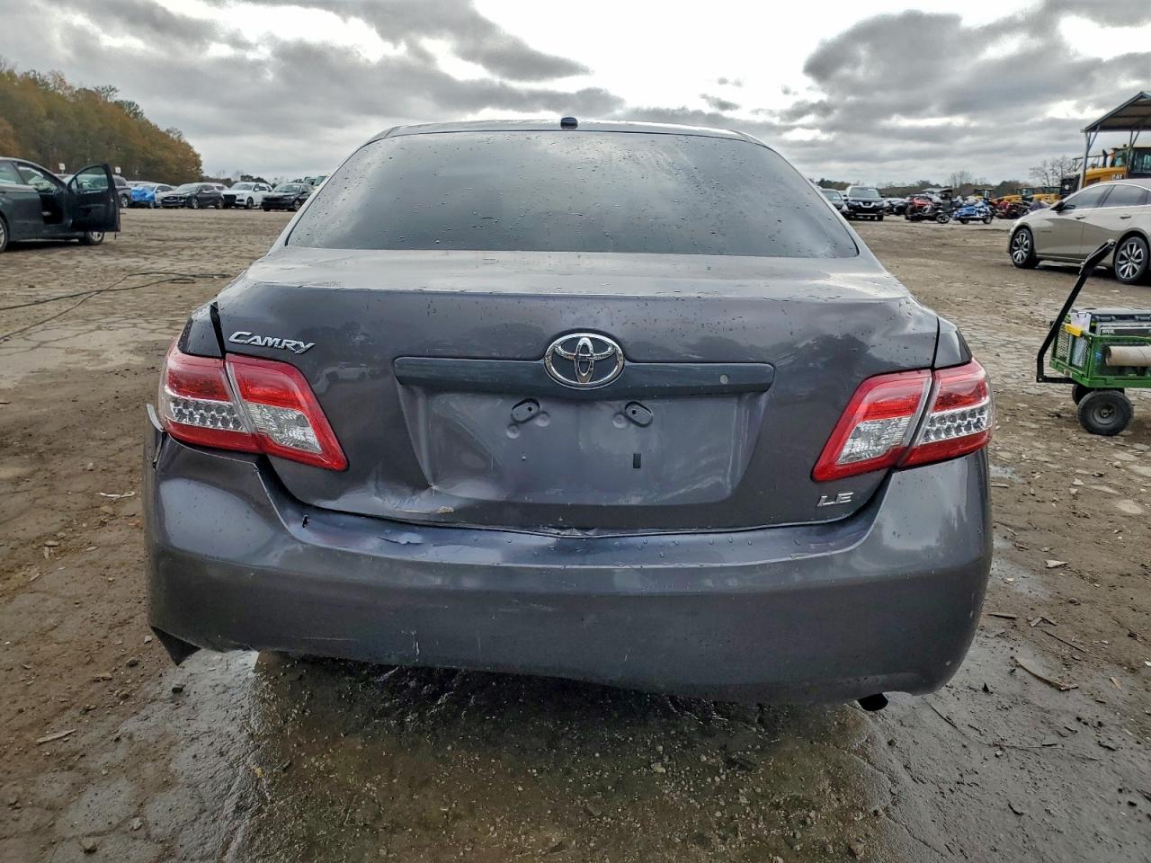 2011 TOYOTA CAMRY BASE photo 11