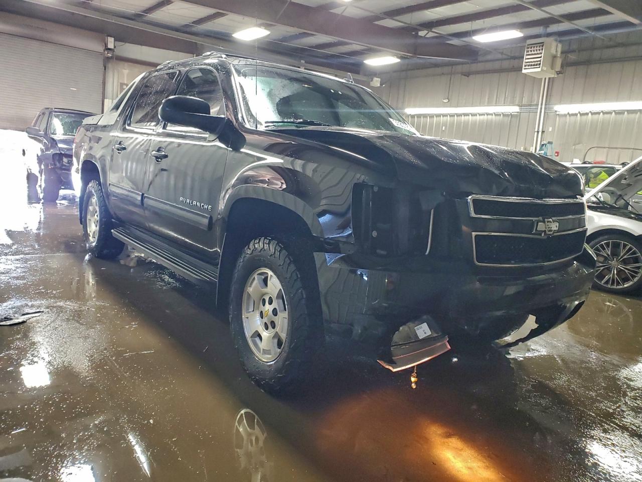 2011 CHEVROLET AVALANCHE LT photo 4