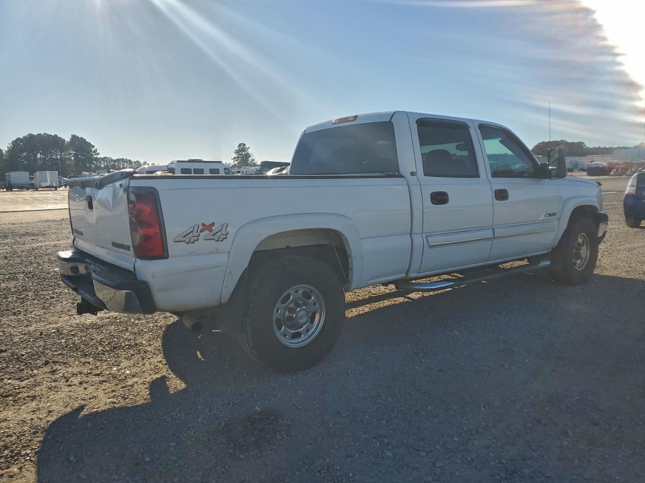 2004 CHEVROLET SILVERADO K2500 photo 3