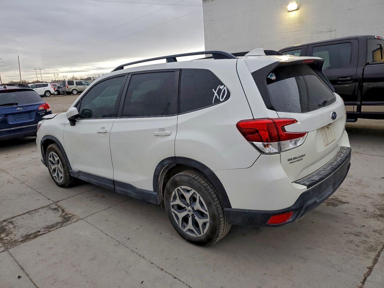 2019 SUBARU FORESTER PREMIUM photo 2