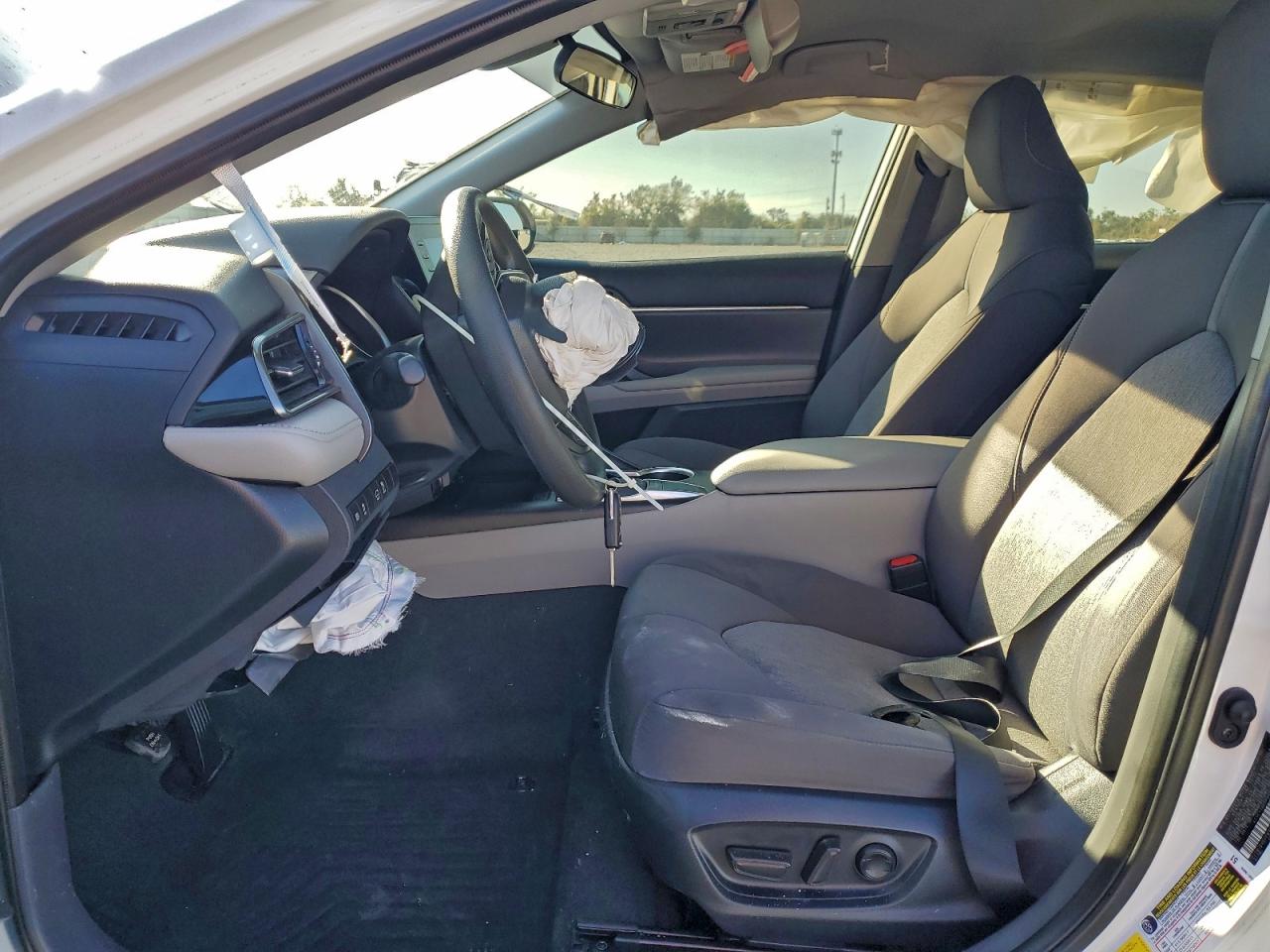 2023 TOYOTA CAMRY LE photo 7