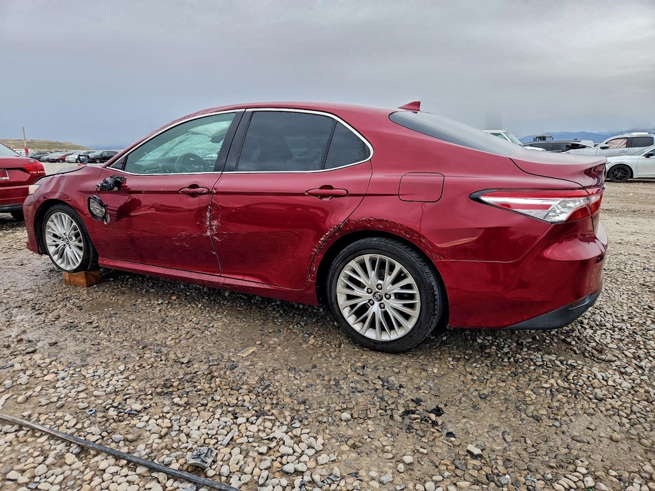 2018 TOYOTA CAMRY XLE photo 2