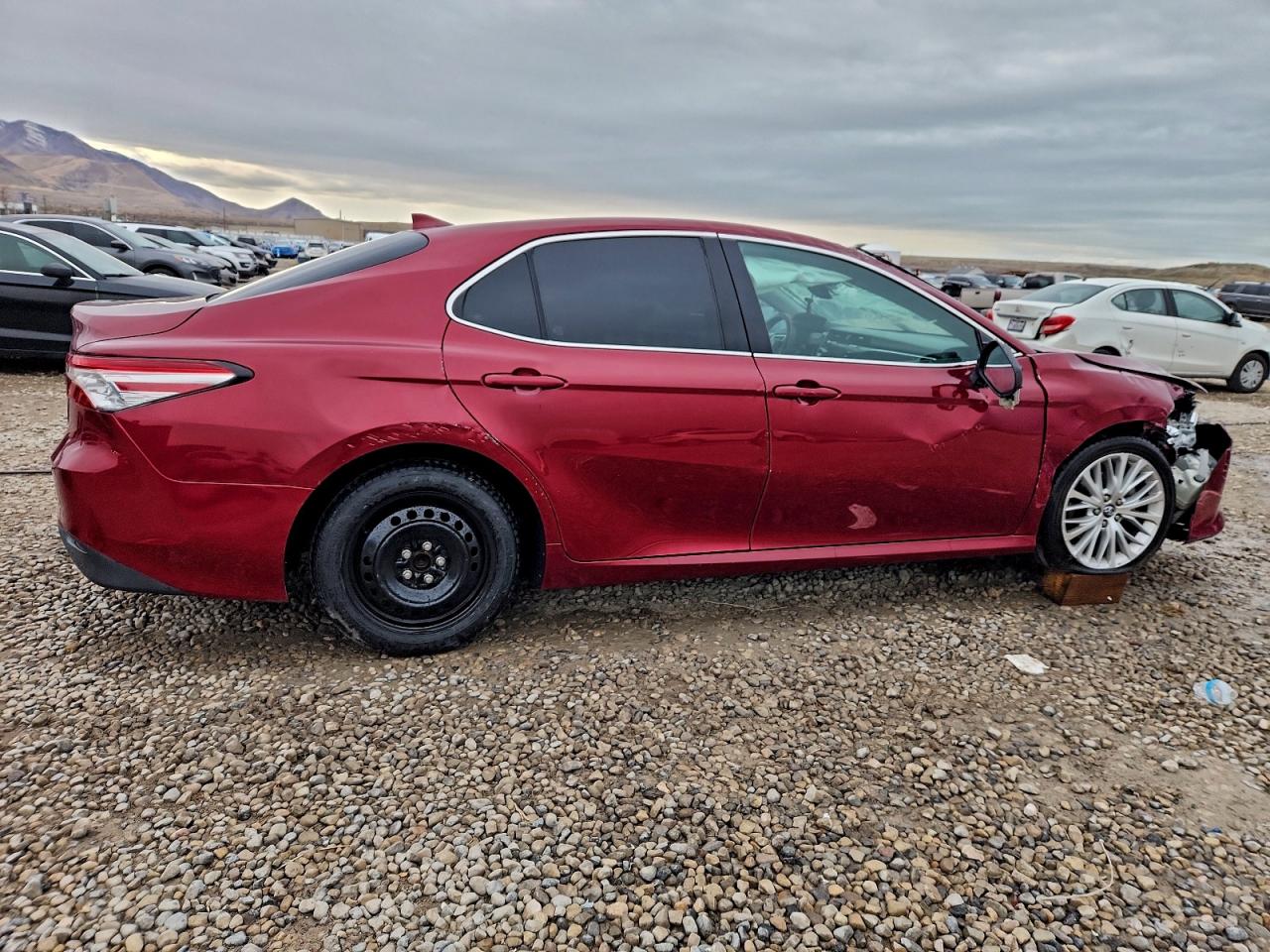 2018 TOYOTA CAMRY XLE photo 3