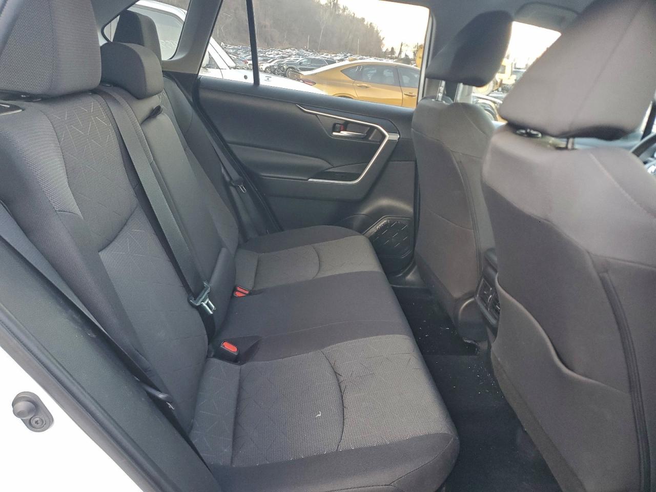 2021 TOYOTA RAV4 XLE photo 11
