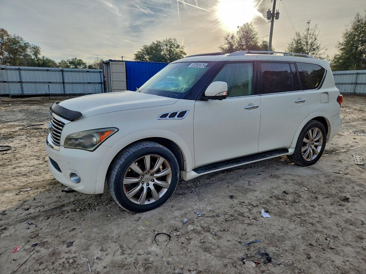 2013 INFINITI QX56 — MINOR DENT/SCRATCHES damage — photo 1