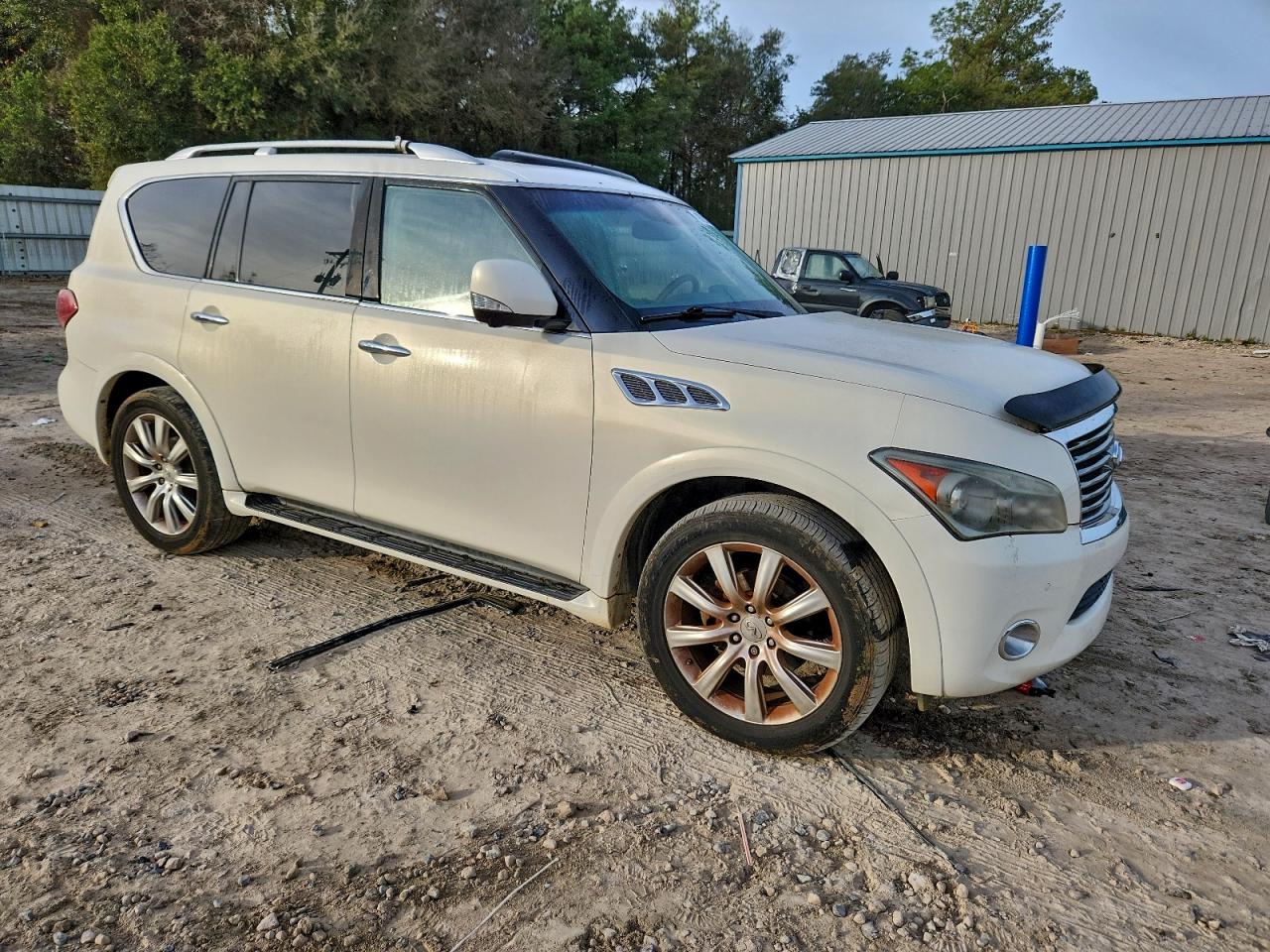 2013 INFINITI QX56 photo 4
