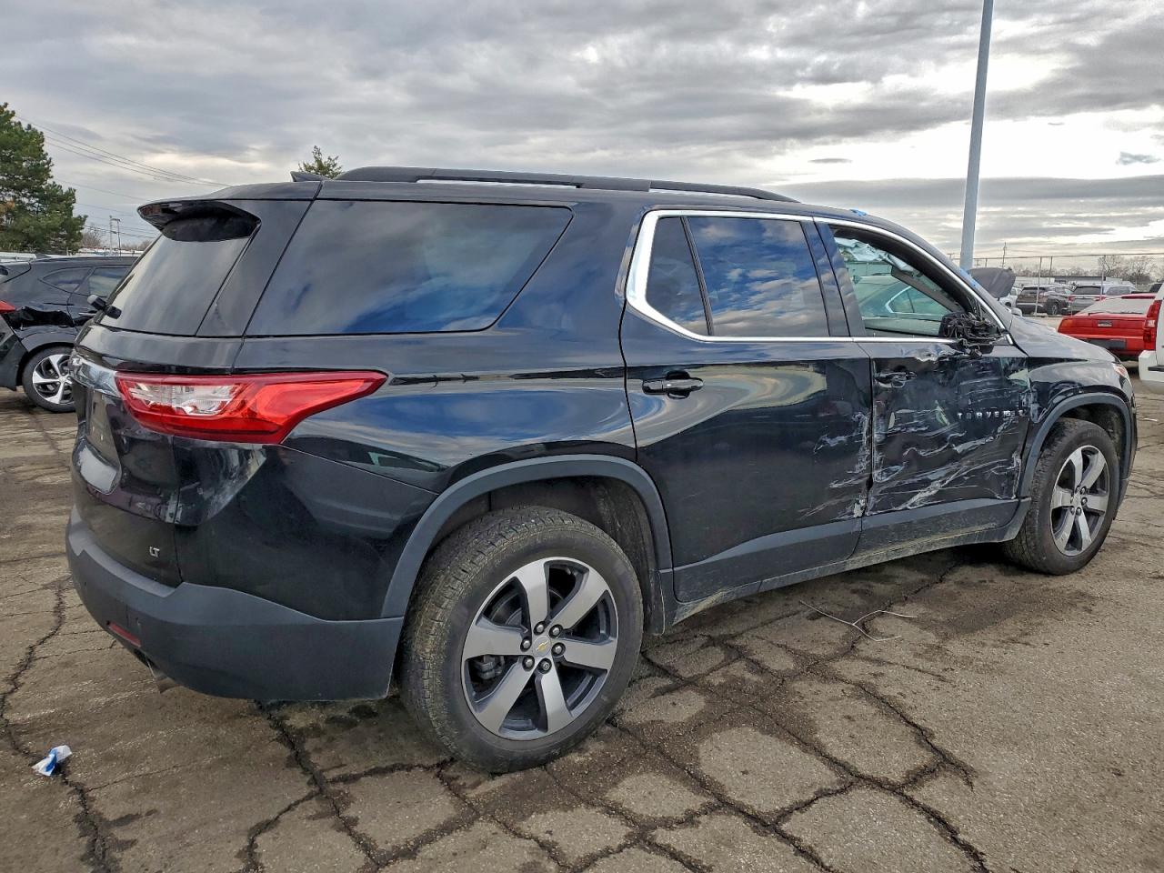 2019 CHEVROLET TRAVERSE LT photo 3