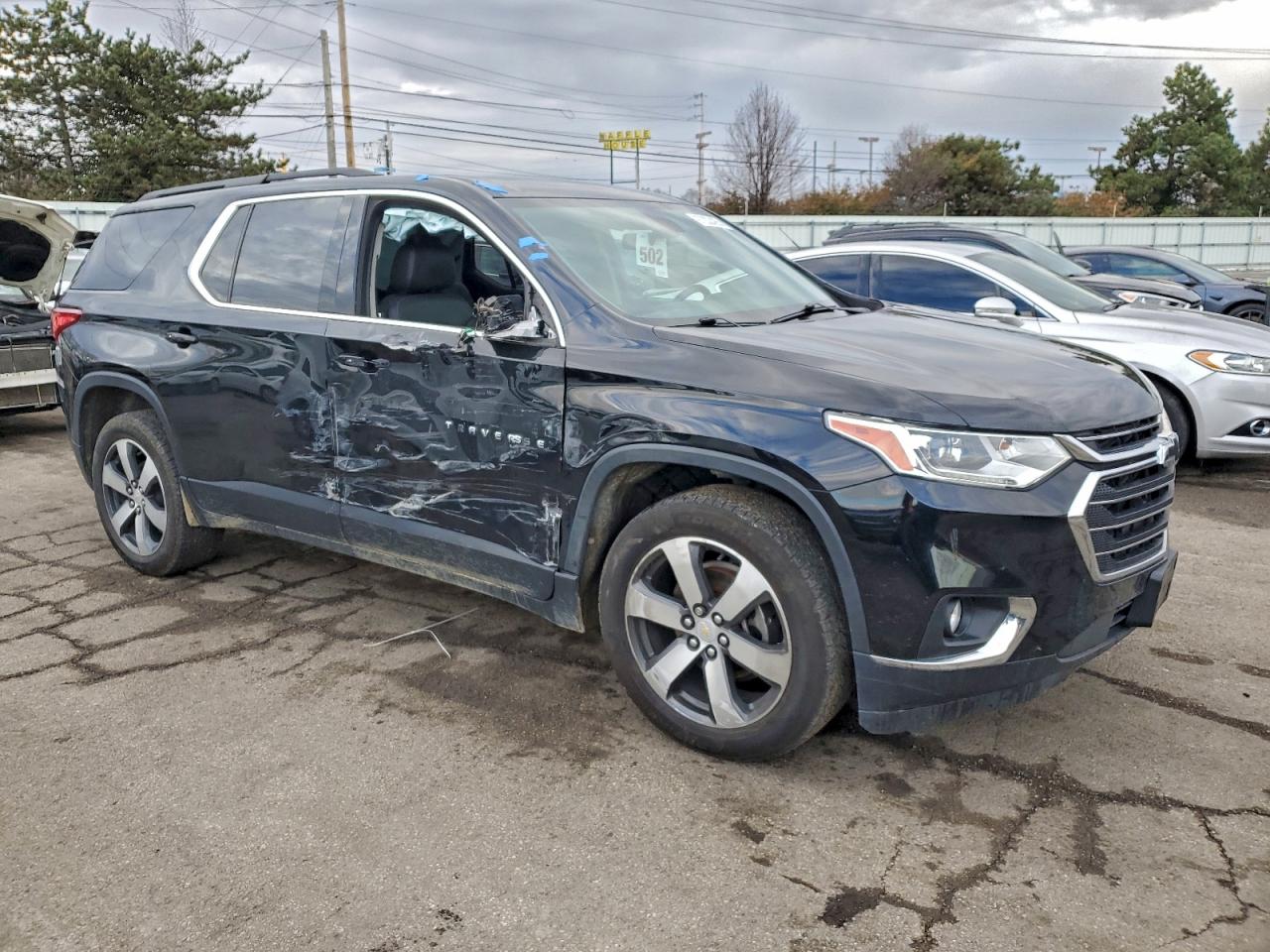 2019 CHEVROLET TRAVERSE LT photo 4