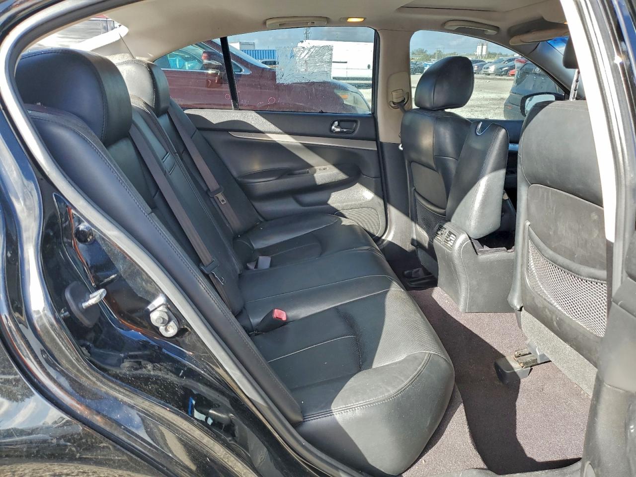 2013 INFINITI G37 photo 10