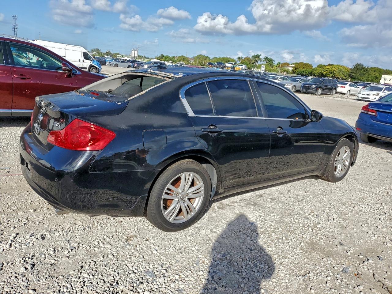 2013 INFINITI G37 photo 3