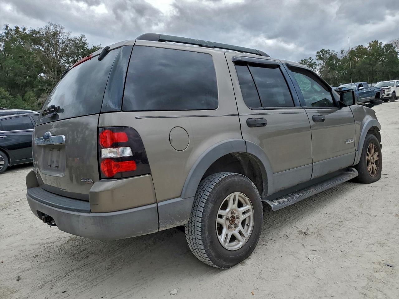 2006 FORD EXPLORER XLT photo 3