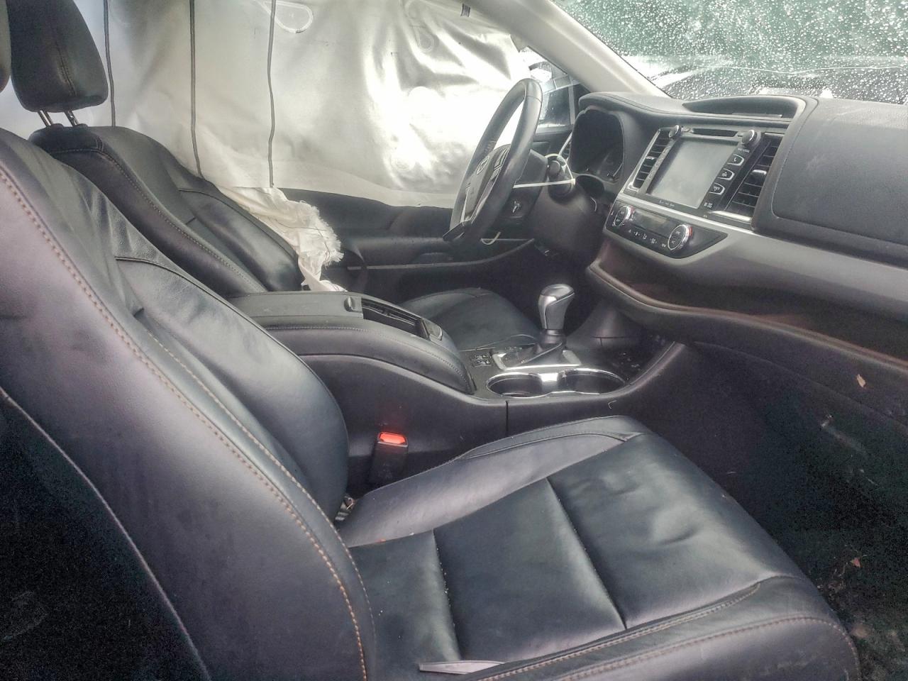 2018 TOYOTA HIGHLANDER SE photo 7