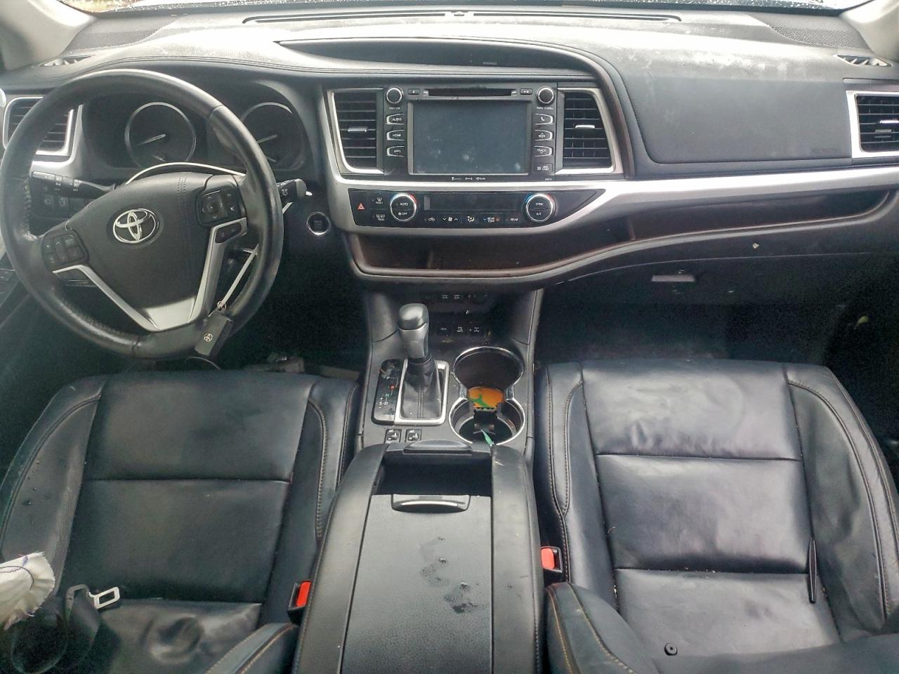 2018 TOYOTA HIGHLANDER SE photo 8