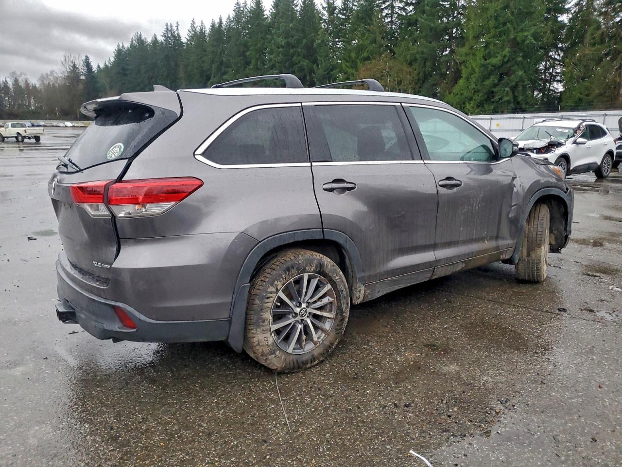 2018 TOYOTA HIGHLANDER SE photo 3