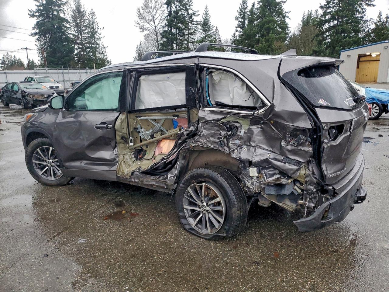 2018 TOYOTA HIGHLANDER SE photo 2