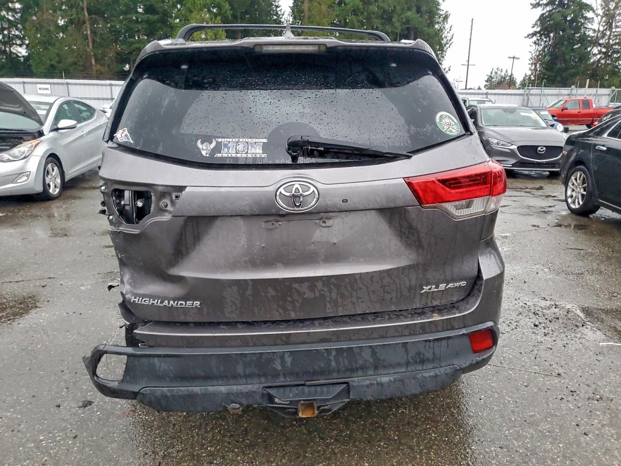 2018 TOYOTA HIGHLANDER SE photo 6