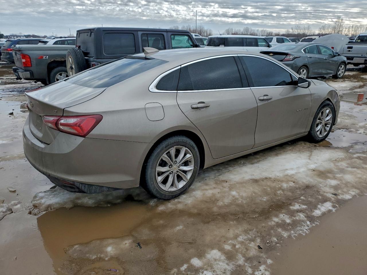 2022 CHEVROLET MALIBU LT photo 3