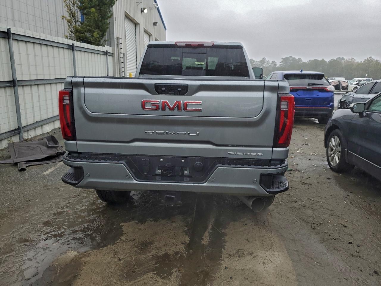 2025 GMC SIERRA K2500 DENALI photo 6