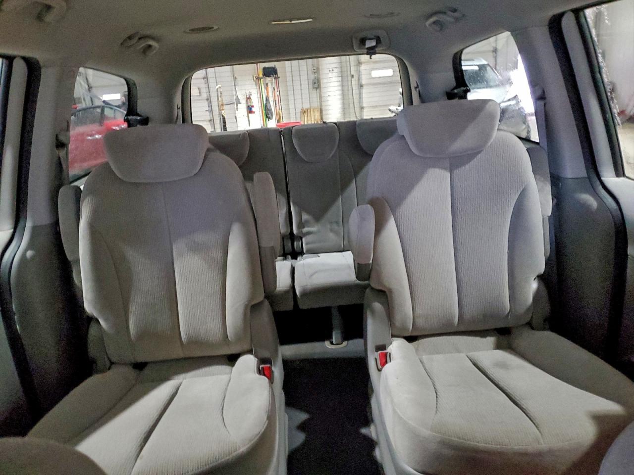 2008 KIA SEDONA EX photo 19