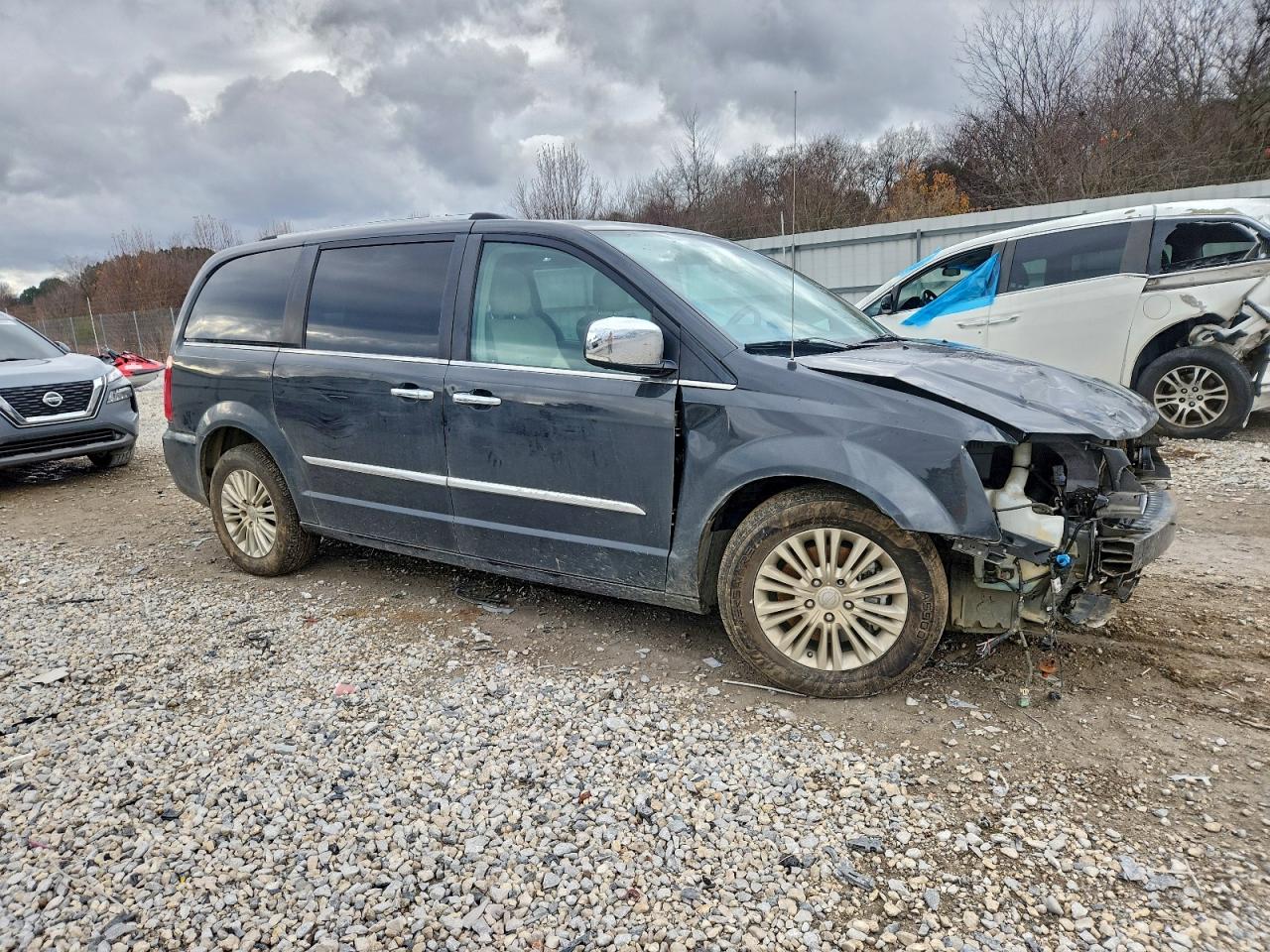 2012 CHRYSLER TOWN & COUNTRY LIMITED photo 4