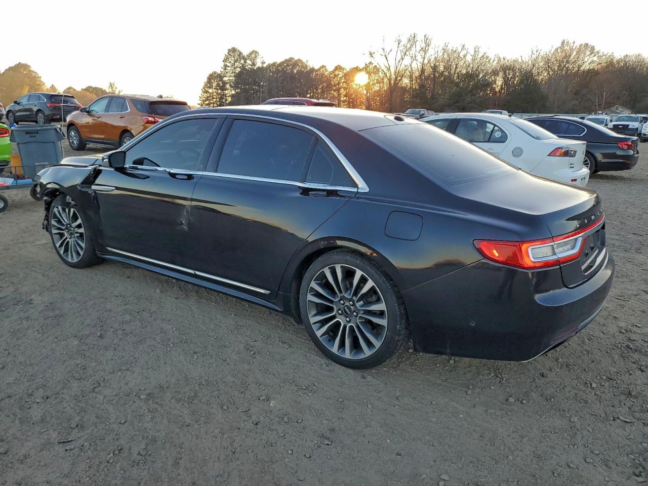 2017 LINCOLN CONTINENTAL RESERVE photo 2