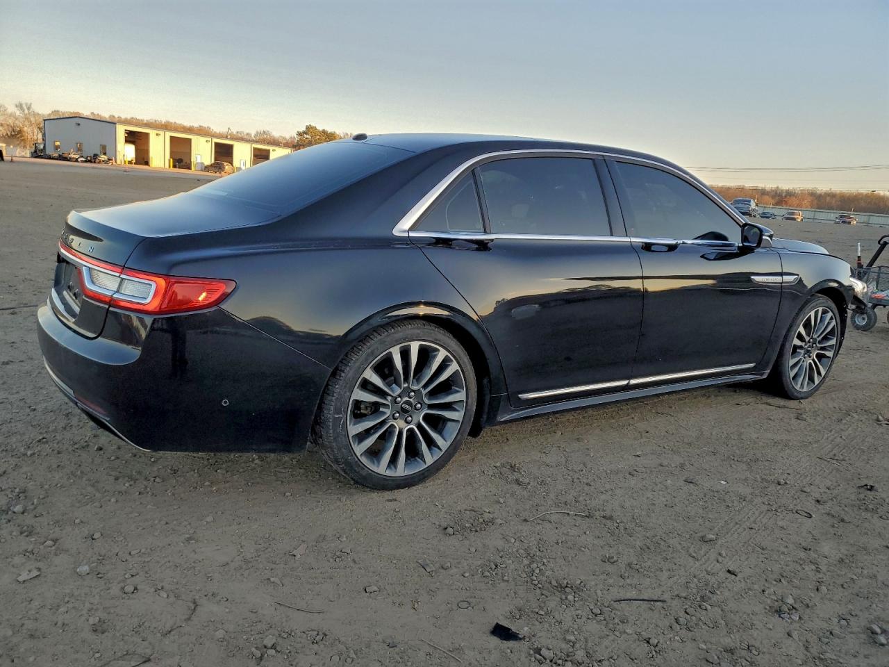 2017 LINCOLN CONTINENTAL RESERVE photo 3