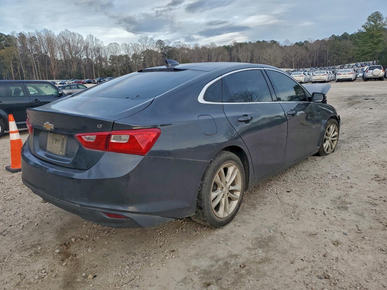 2018 CHEVROLET MALIBU LT photo 3