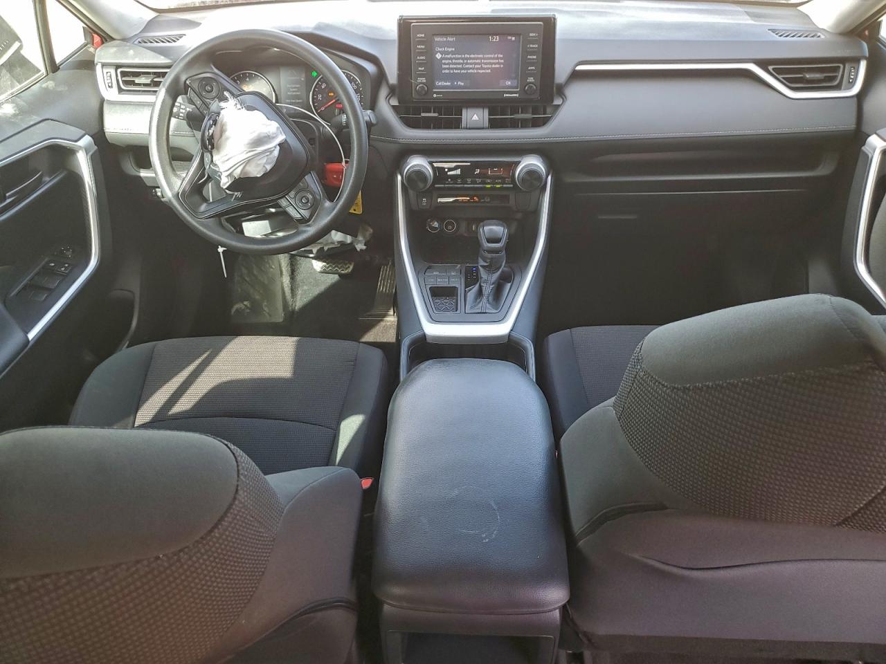2021 TOYOTA RAV4 LE photo 8