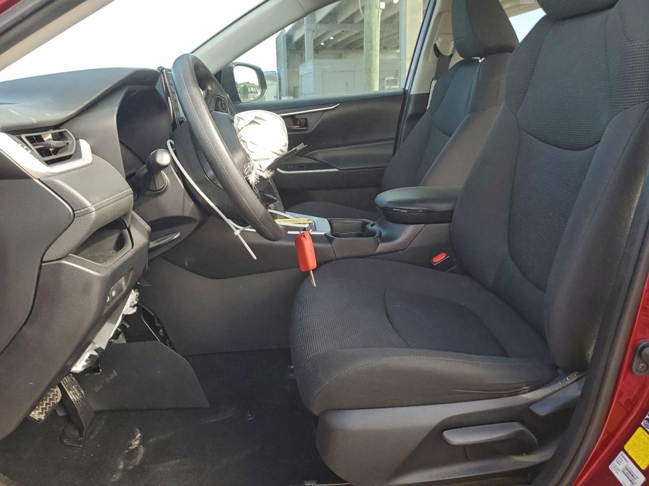 2021 TOYOTA RAV4 LE photo 7