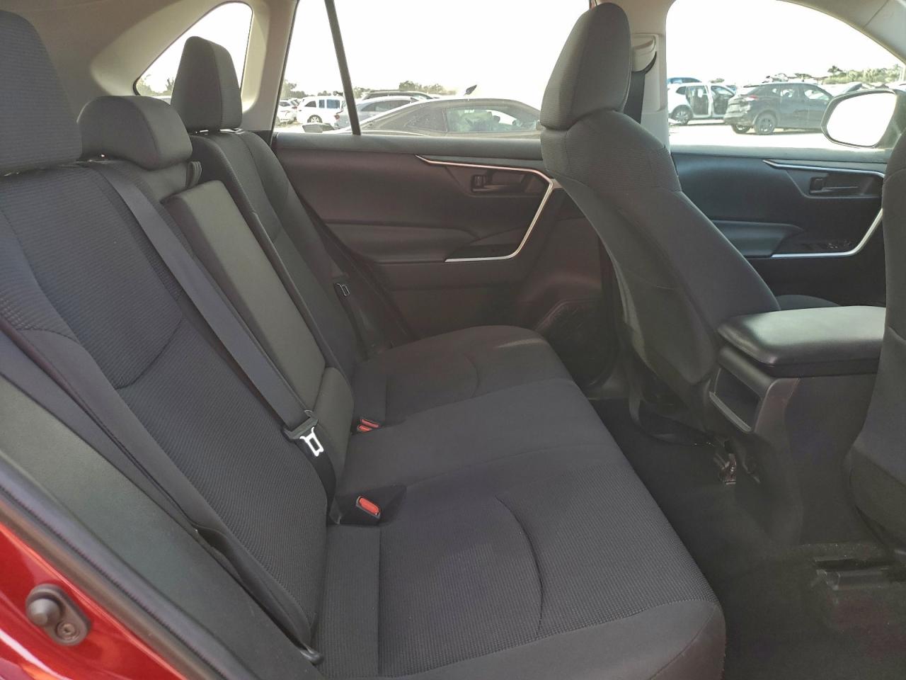 2021 TOYOTA RAV4 LE photo 11