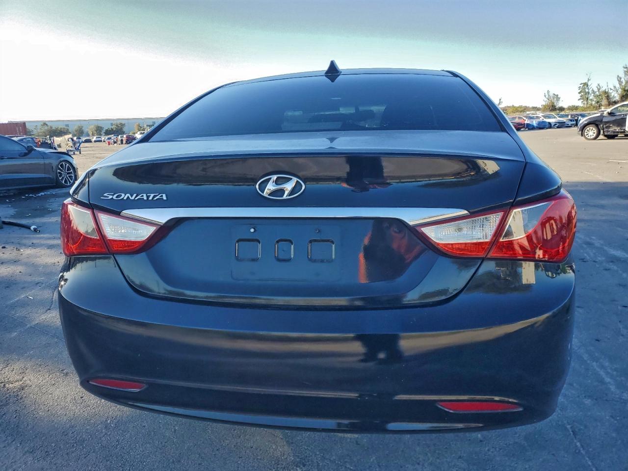 2012 HYUNDAI SONATA GLS photo 6