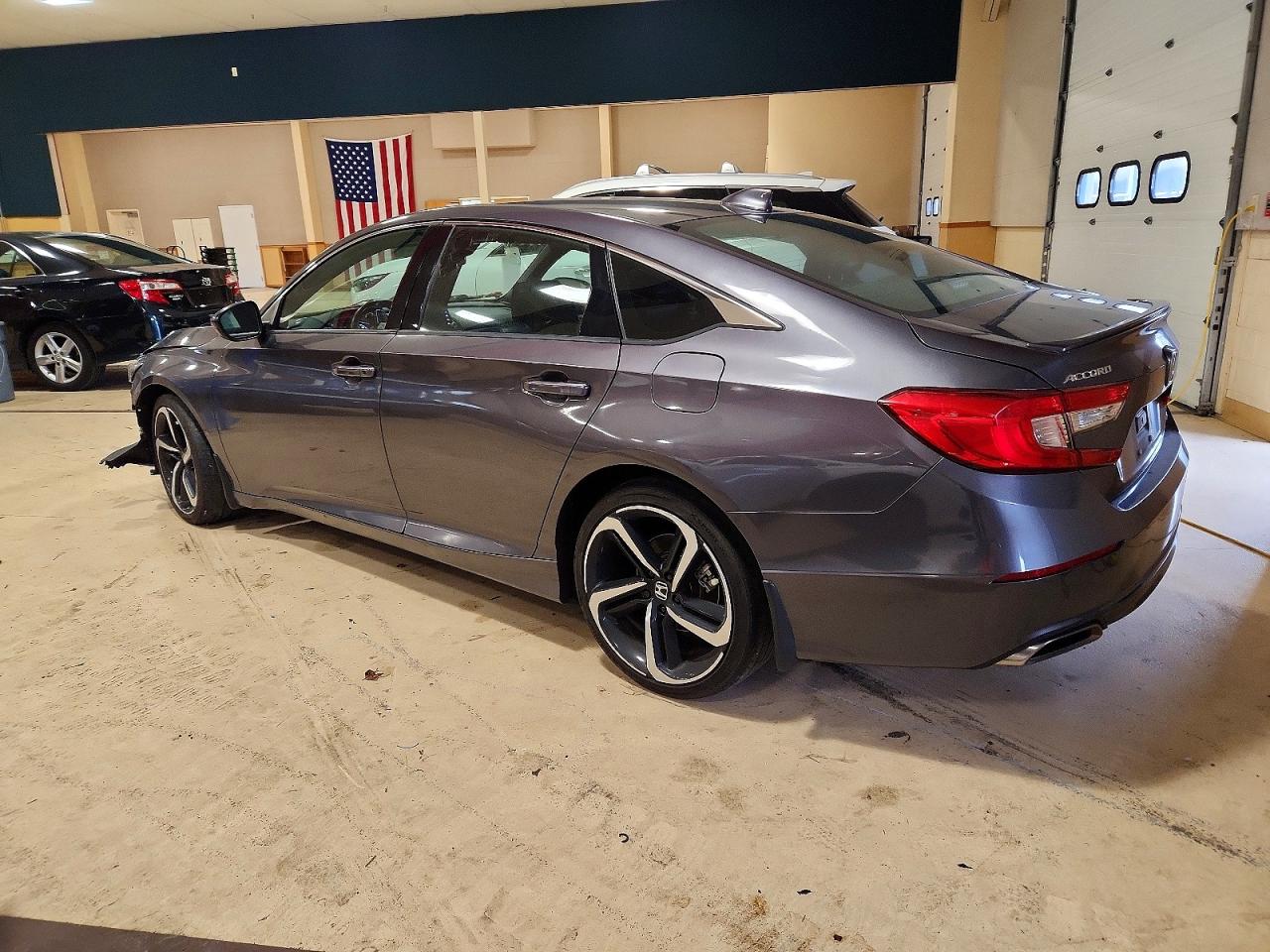2018 HONDA ACCORD SPORT photo 2
