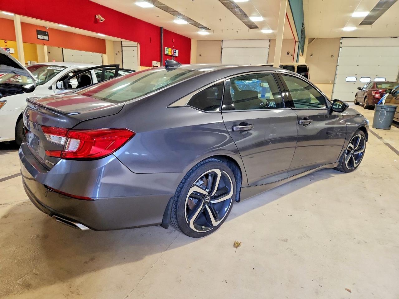 2018 HONDA ACCORD SPORT photo 3