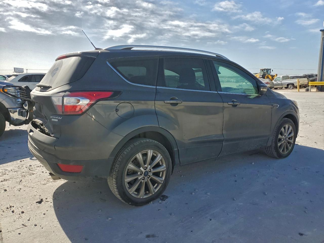 2017 FORD ESCAPE TITANIUM photo 3