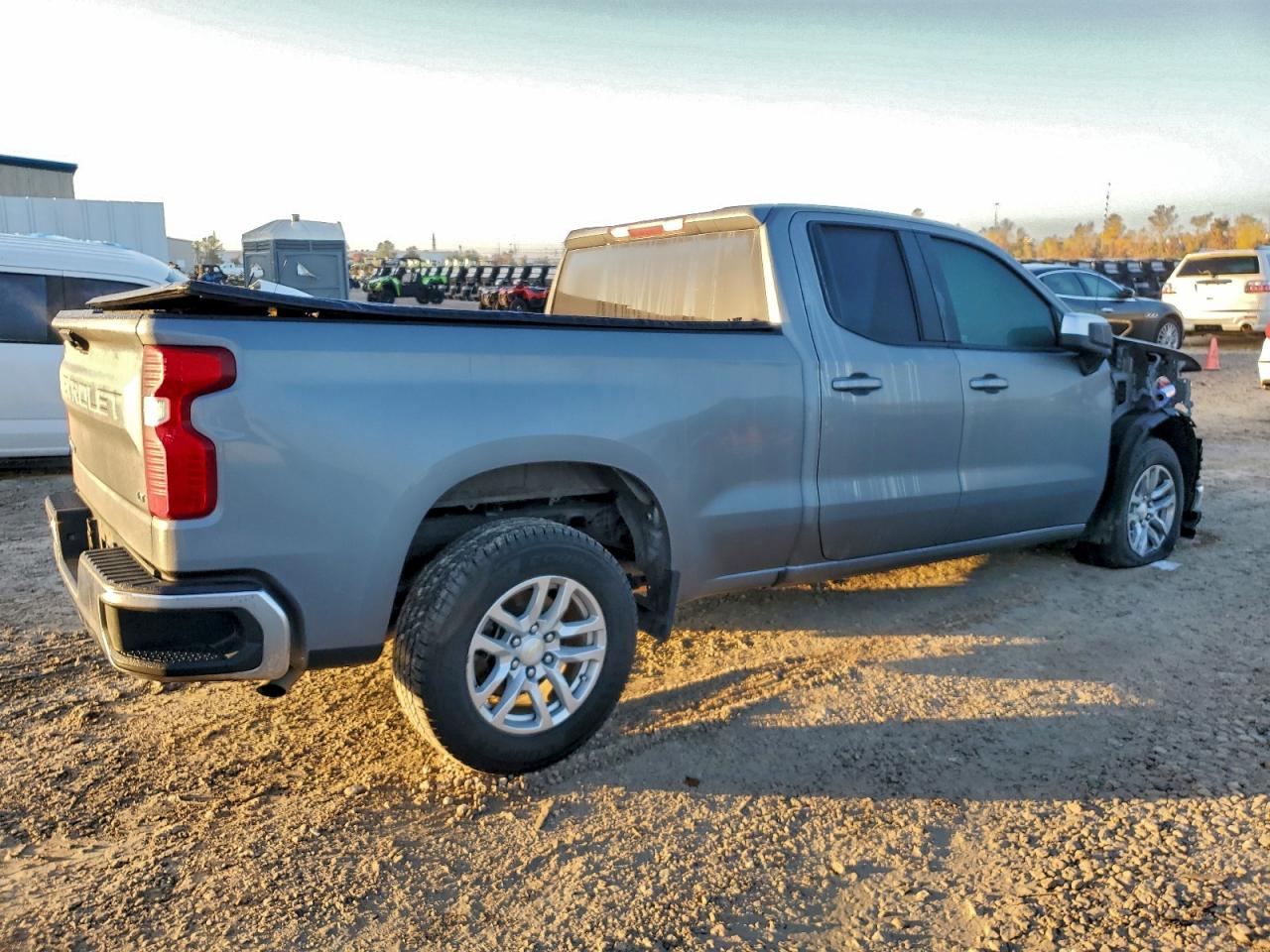 2020 CHEVROLET SILVERADO C1500 LT photo 3