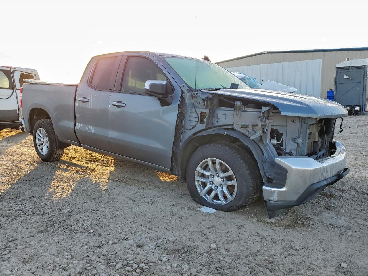 2020 CHEVROLET SILVERADO C1500 LT photo 4