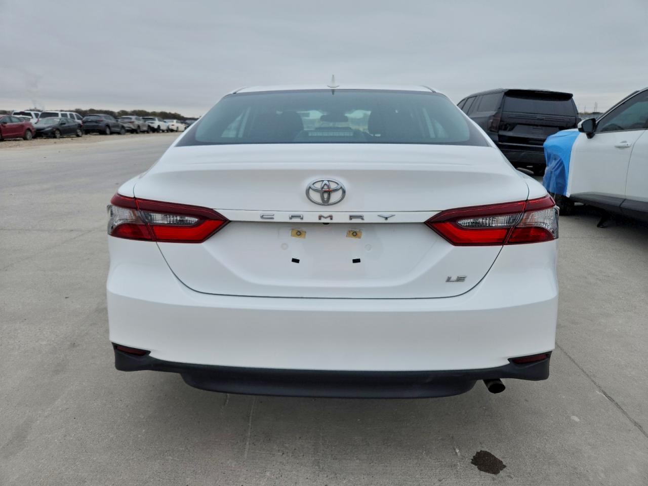 2022 TOYOTA CAMRY LE photo 6