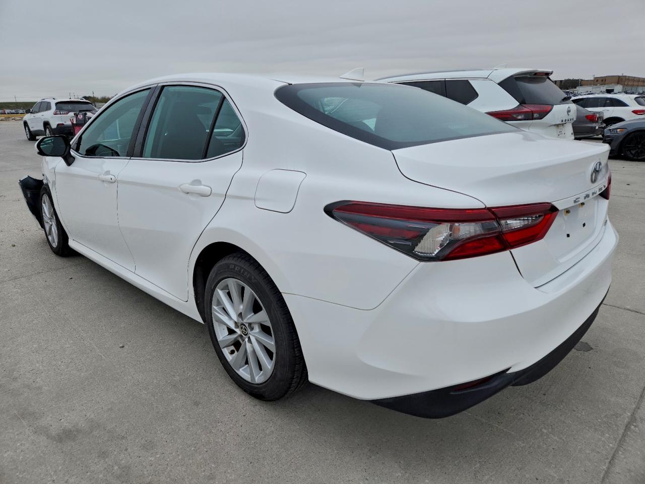 2022 TOYOTA CAMRY LE photo 2