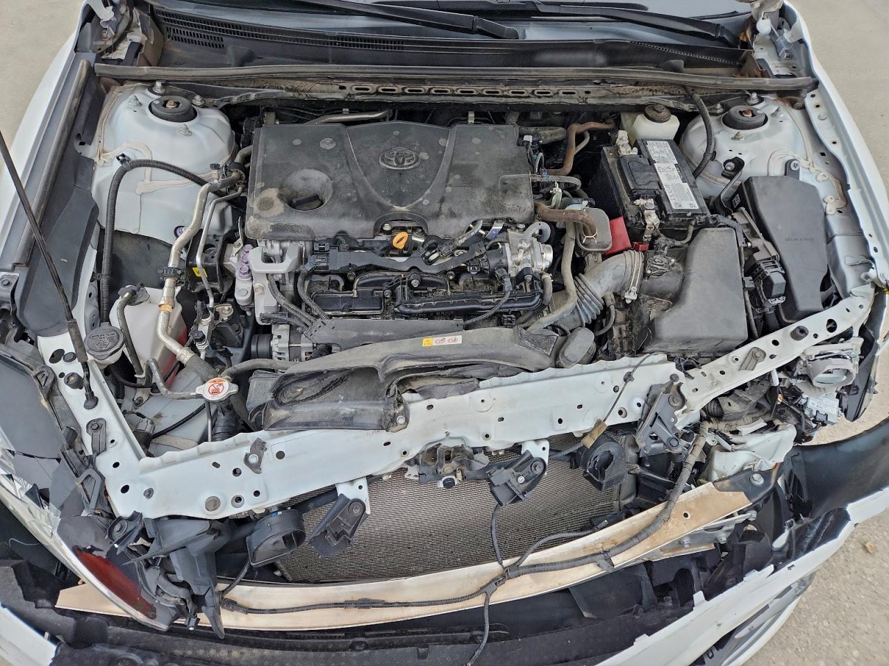 2022 TOYOTA CAMRY LE photo 11