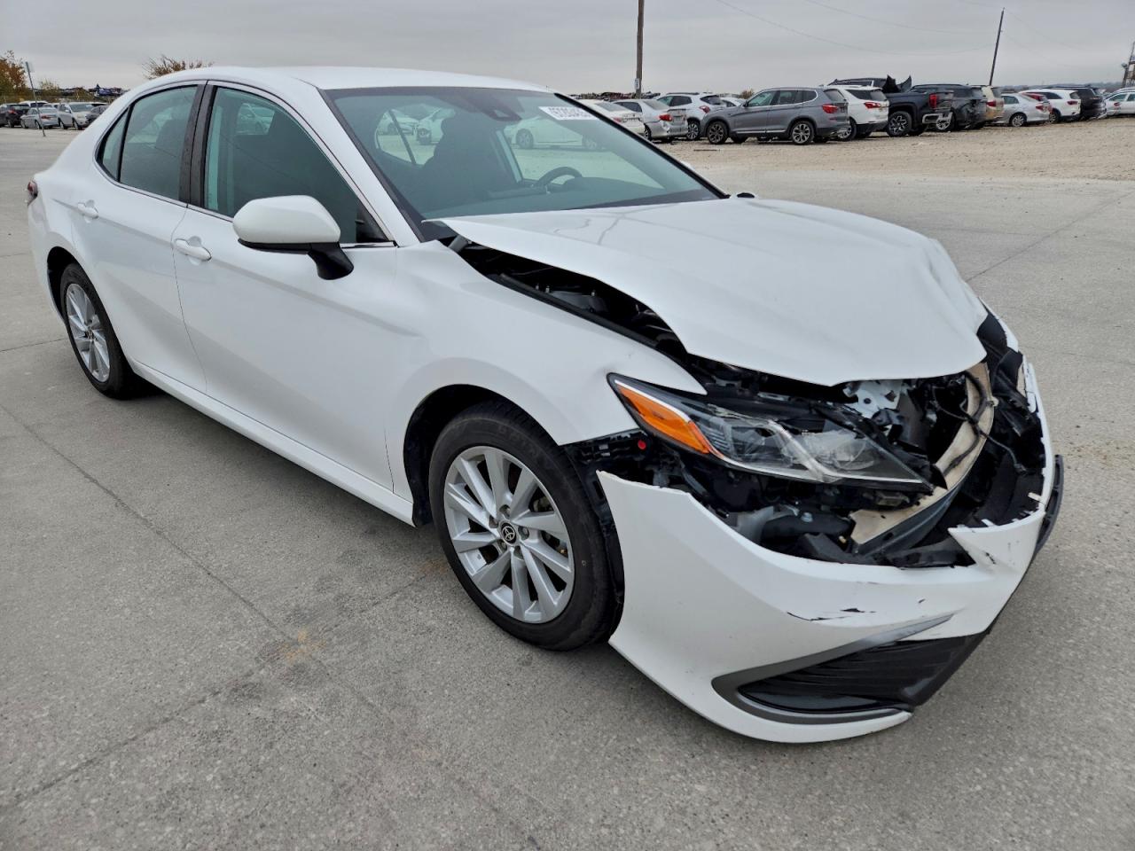 2022 TOYOTA CAMRY LE photo 4
