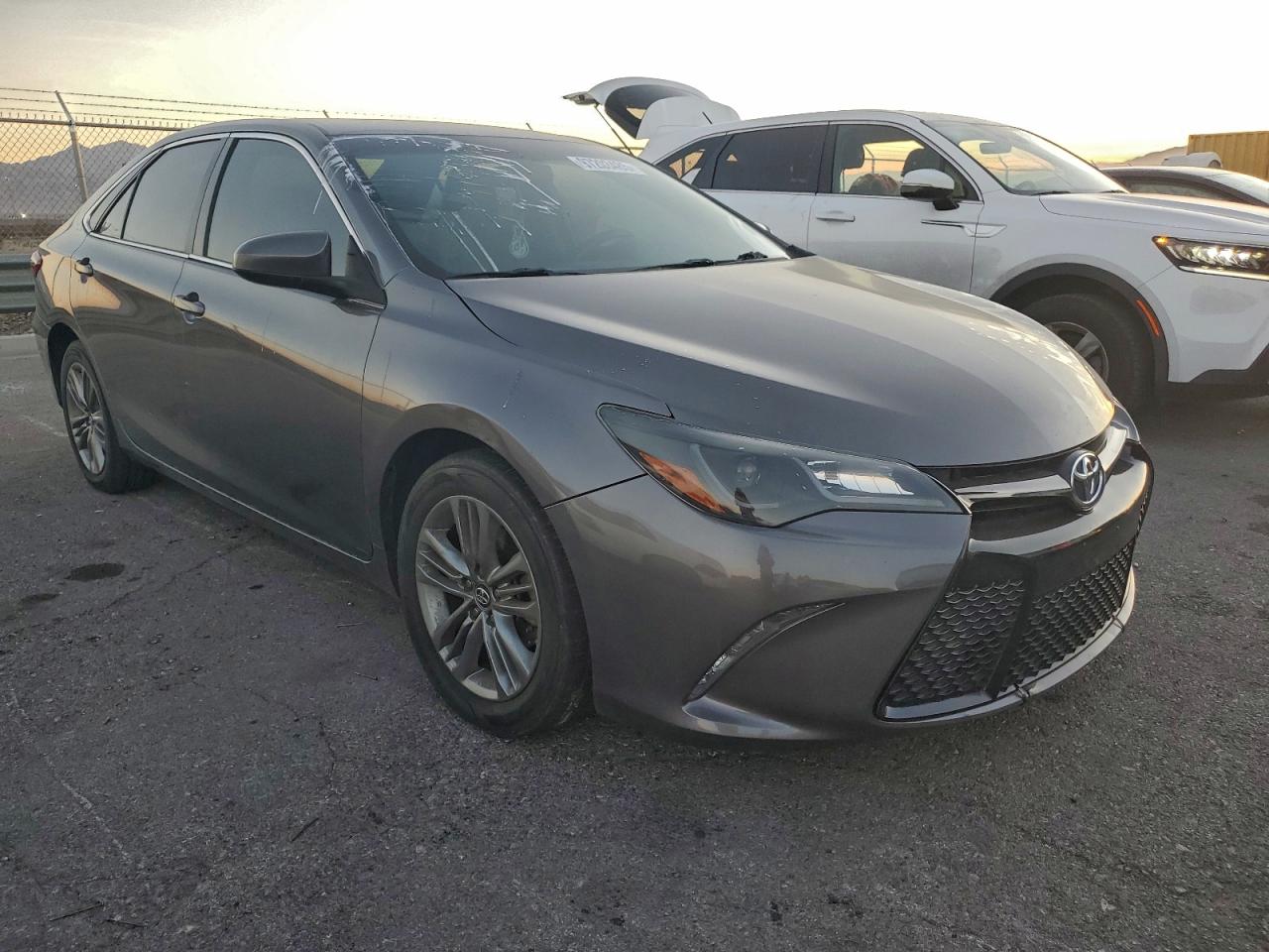 2016 TOYOTA CAMRY LE photo 4