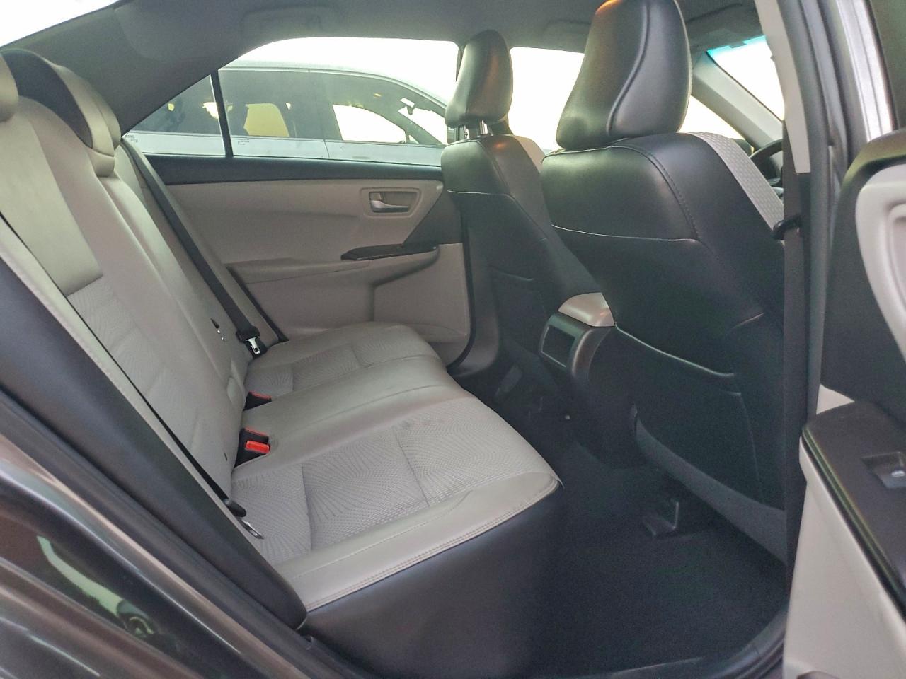 2016 TOYOTA CAMRY LE photo 10