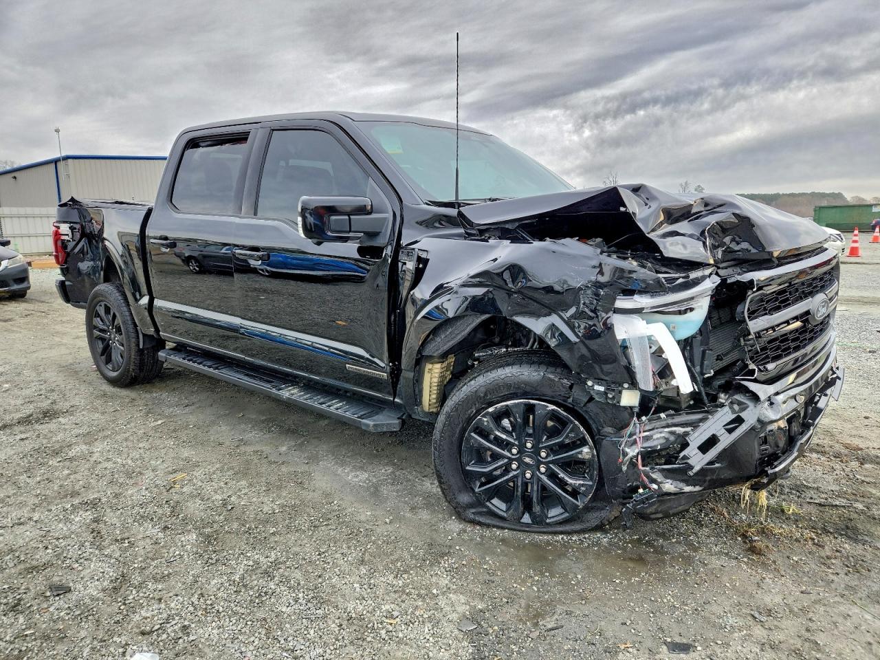 2025 FORD F150 LARIAT photo 13
