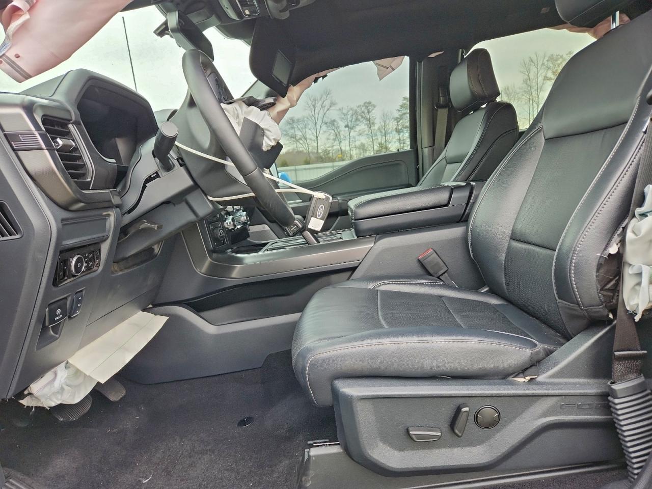 2025 FORD F150 LARIAT photo 25