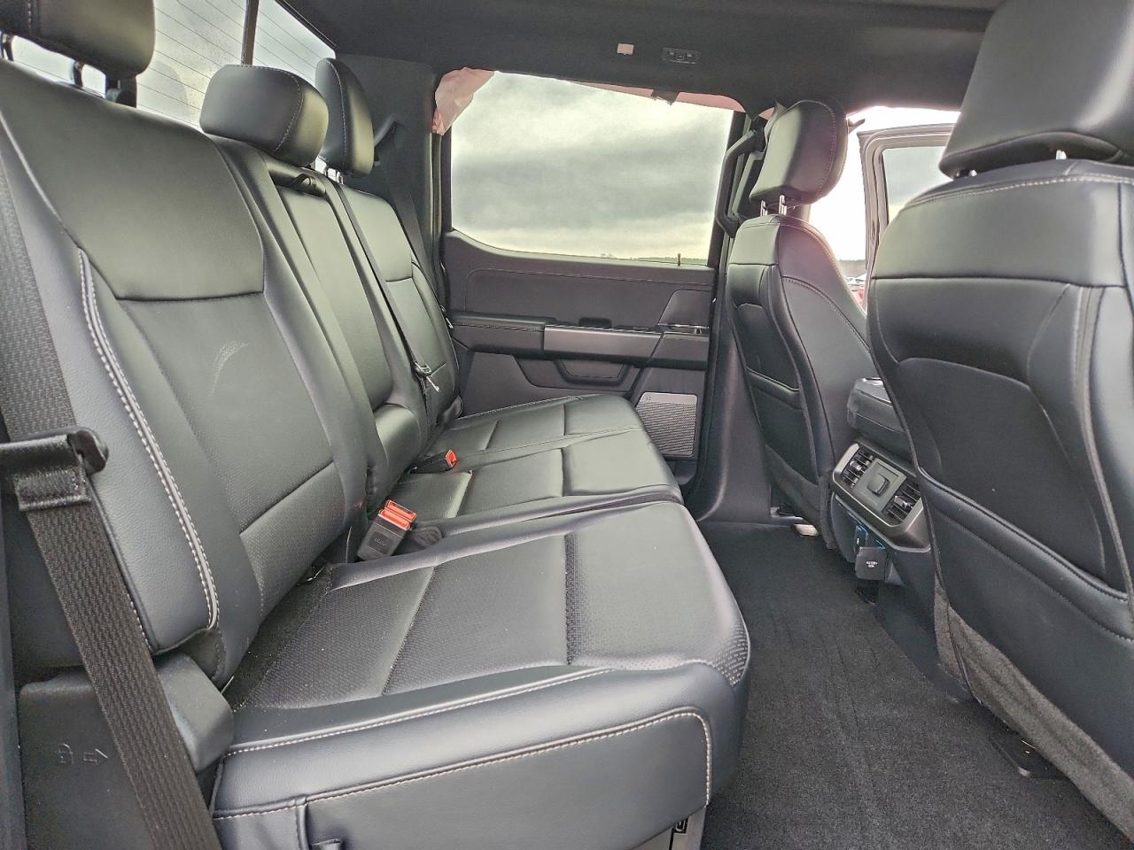 2025 FORD F150 LARIAT photo 37